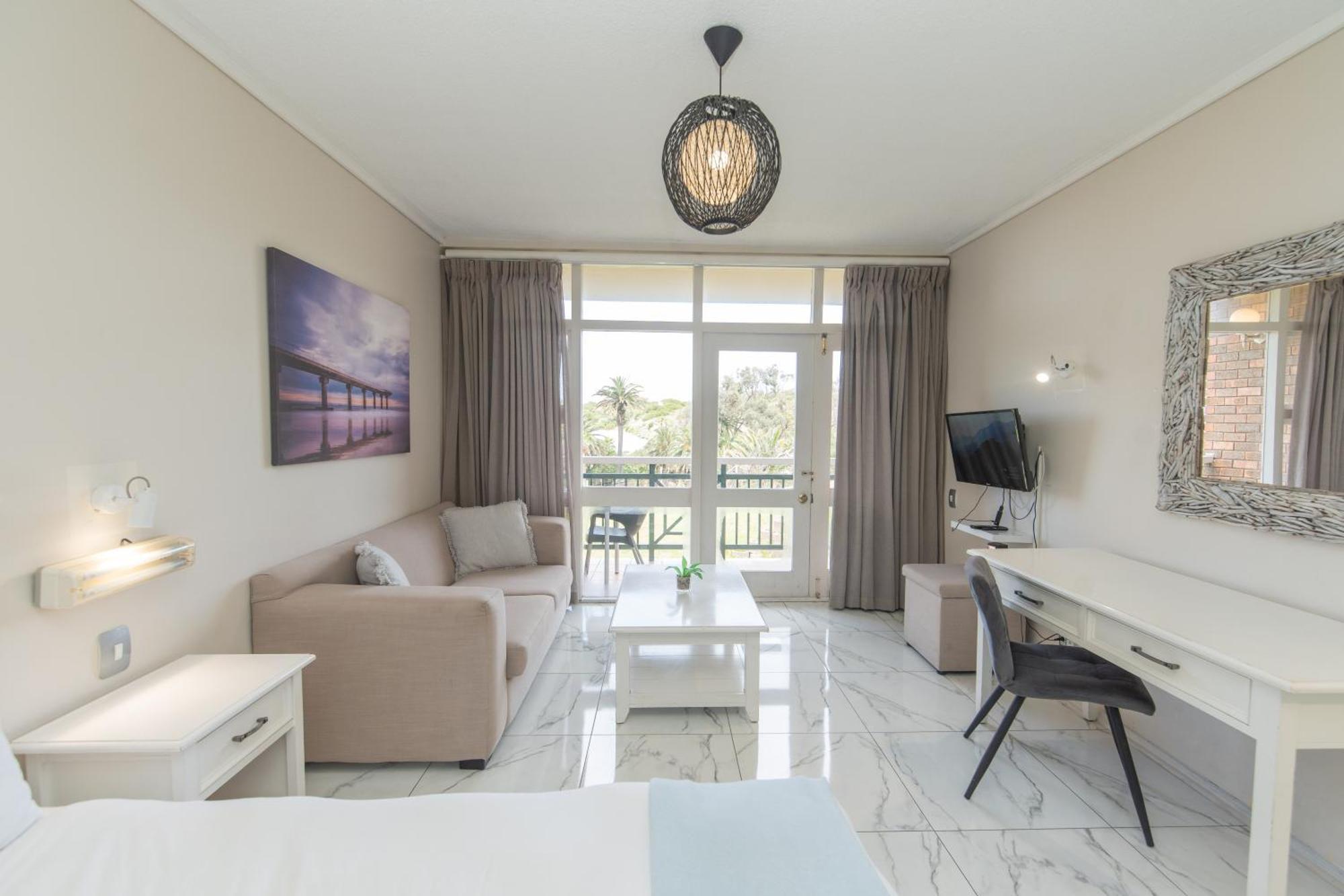 157 Brookes Hill Suites Near The Beach Port Elizabeth Bagian luar foto